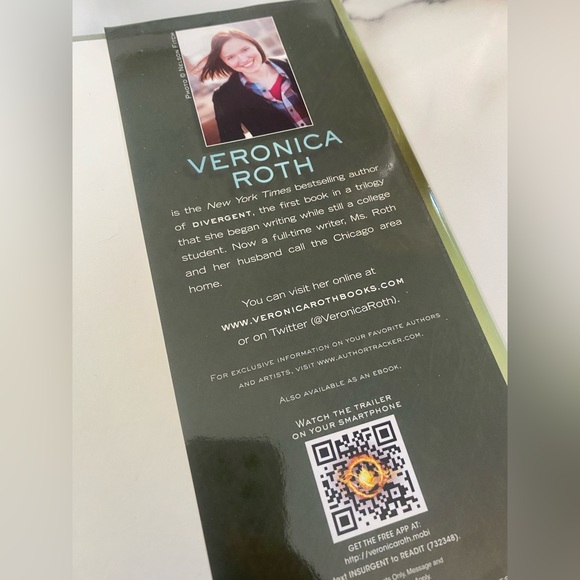 Divergent and Insurgent Book Set - Picture 4 of 5